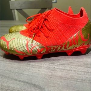Neymar Jr Dream Chaser cleats Size 4 Youth Gold and Red Puma